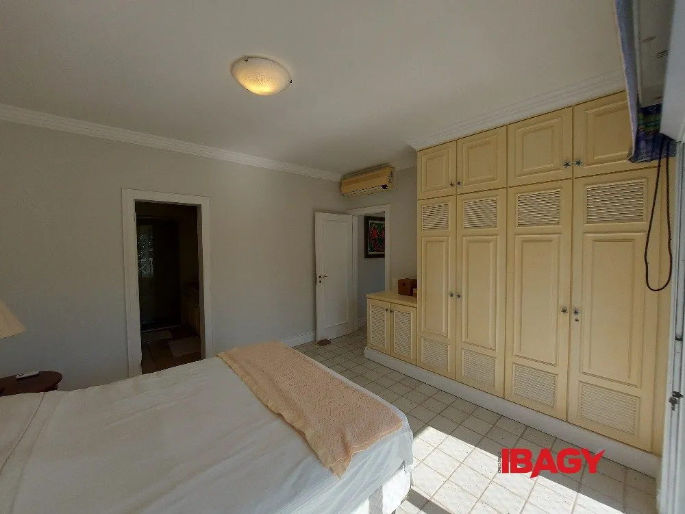 Меблированный дом 518 м² с 5 спальнями и 4 суитами — photo 8
