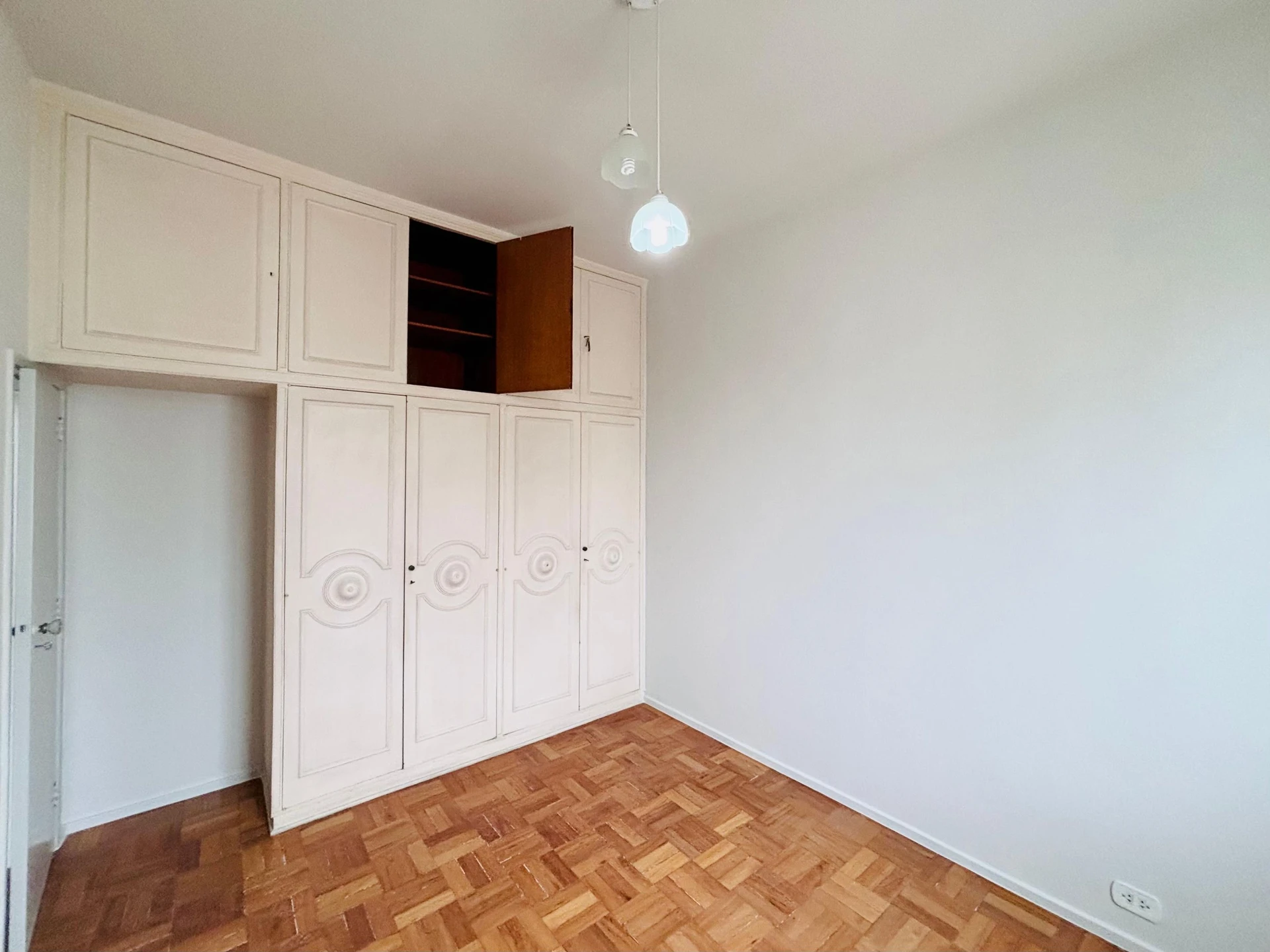 Apartment, 92 m², with wood or laminate floors — photo 21