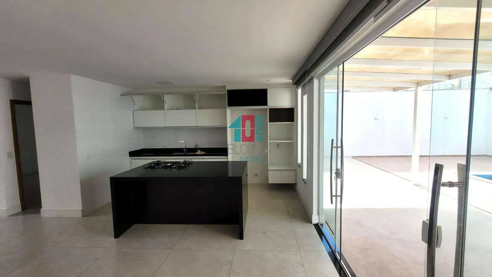 House with a gas open-plan kitchen and 4 bedrooms — photo 6