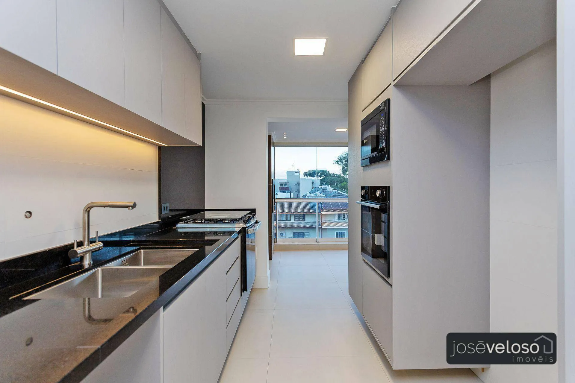 Apartment with open-plan kitchen and 4 bedrooms, 297 m² — photo 14