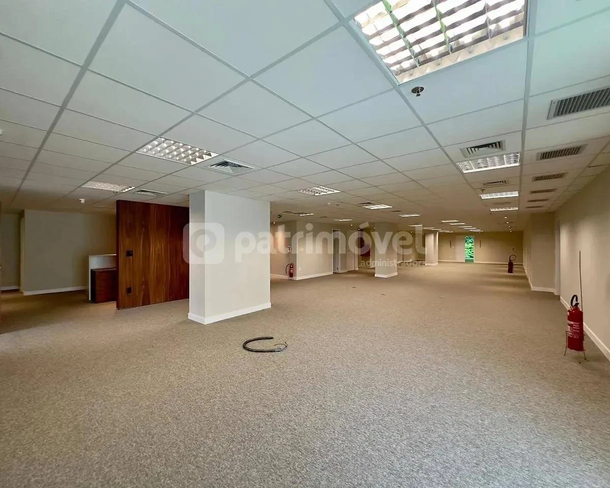 Sala comercial de 779 m², 1 quarto e 6 banheiros — photo 26