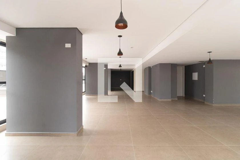 One-bedroom apartment in a building with a gym — photo 11
