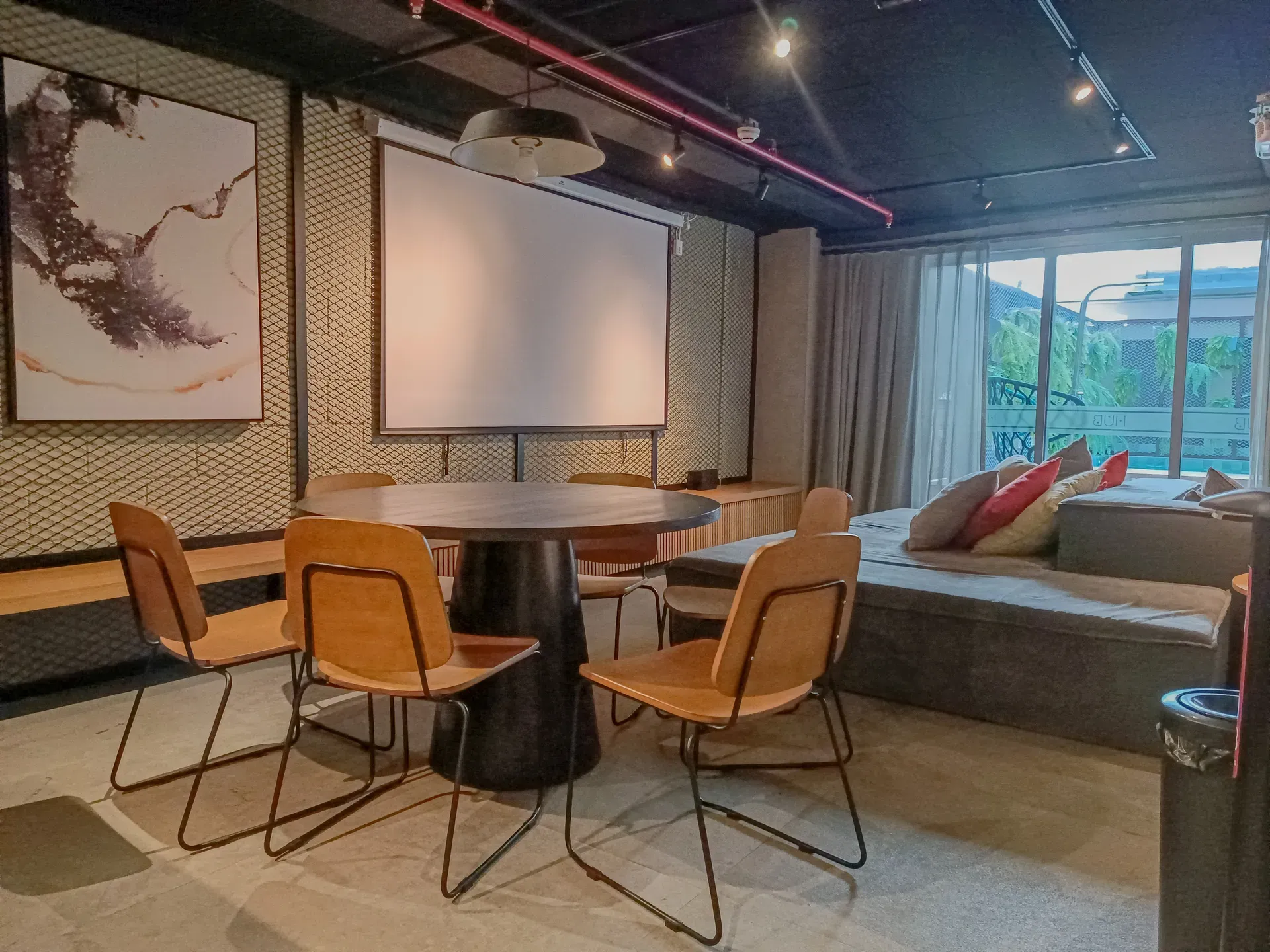 Furnished studio in a building with a coworking space — photo 29