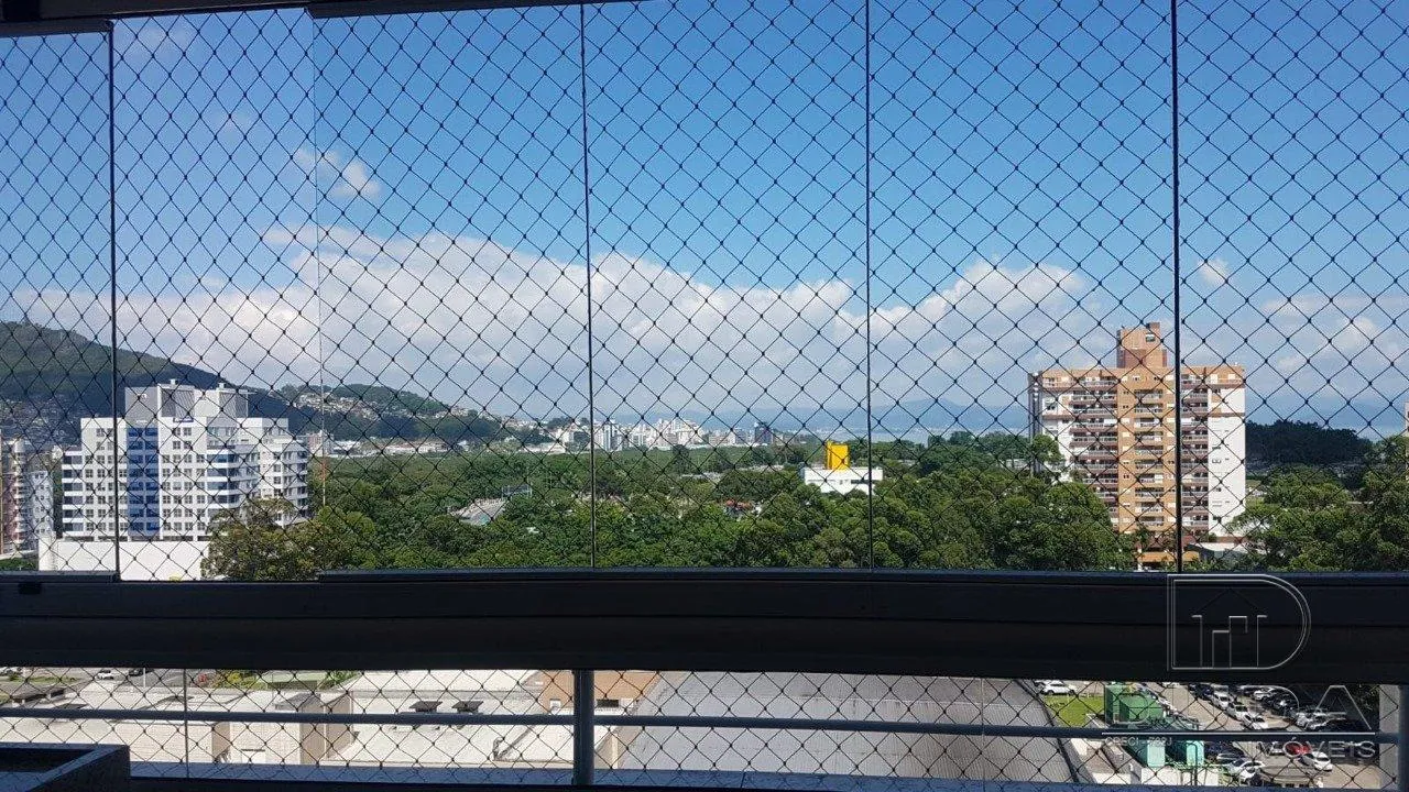 Apartment on the 11th floor with a glass-enclosed balcony — photo 12
