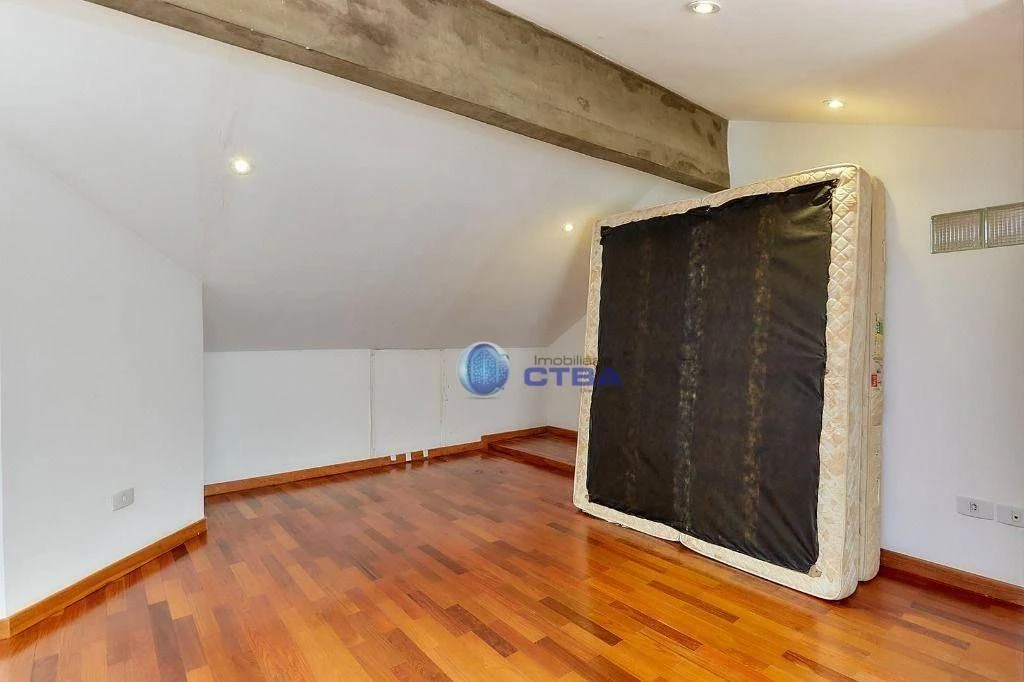 House, 164 m², with wood or laminate floors — photo 32