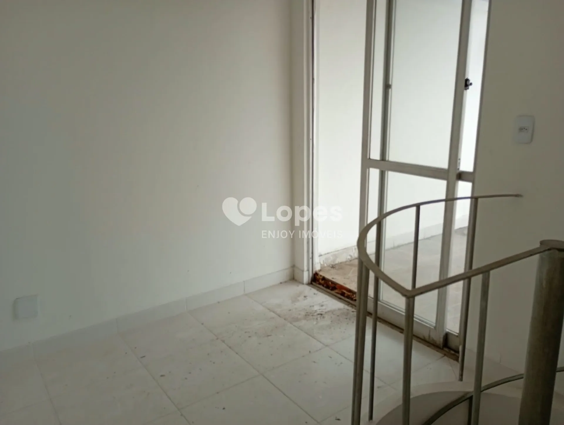 2-bedroom apartment with a mountain view — photo 10
