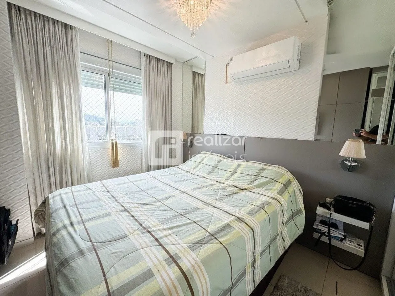 Balcony with a grill in a 3-bedroom apartment, 94 m² — photo 4