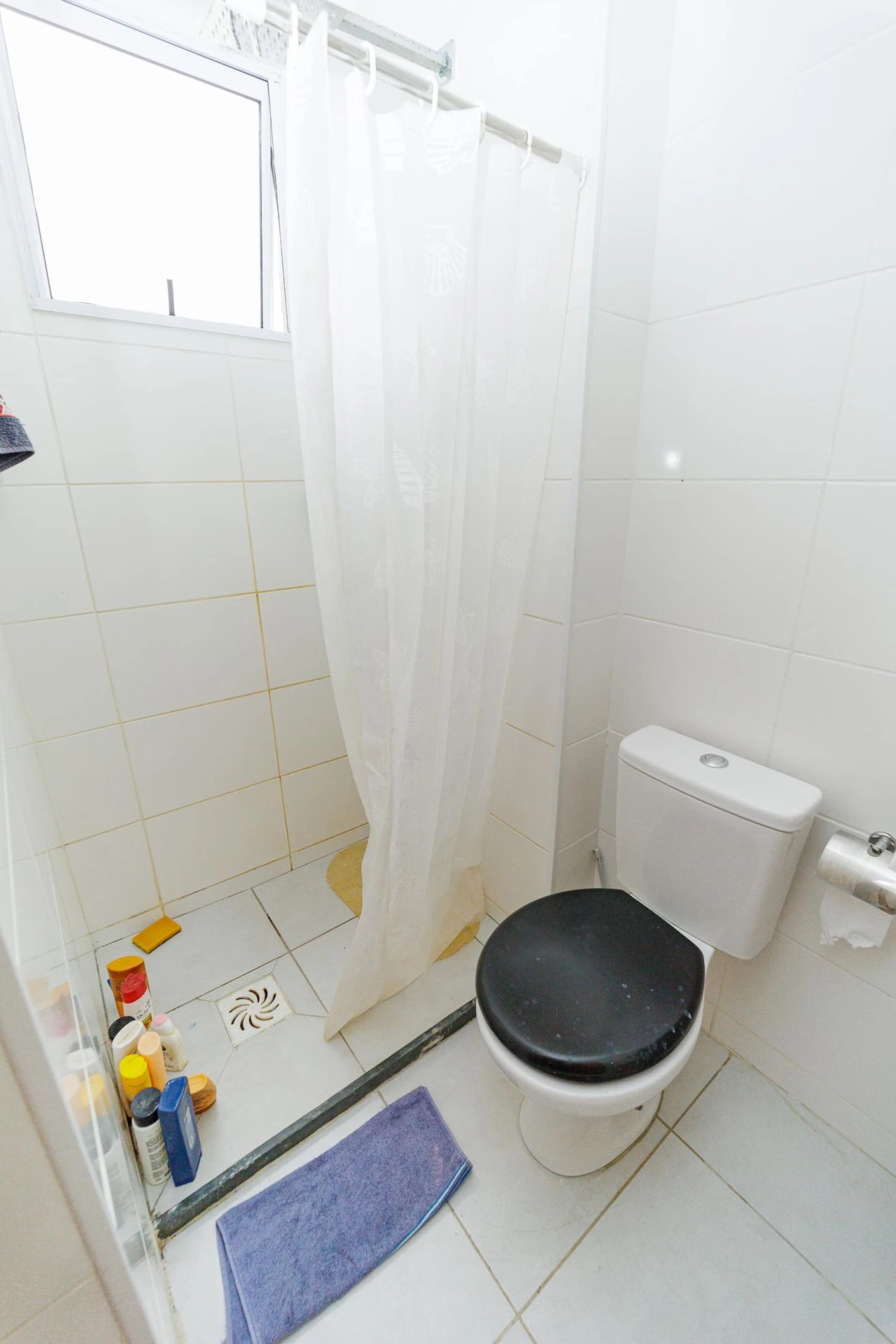 Glass-enclosed balcony in a 2-bedroom apartment, 44 m² — photo 25