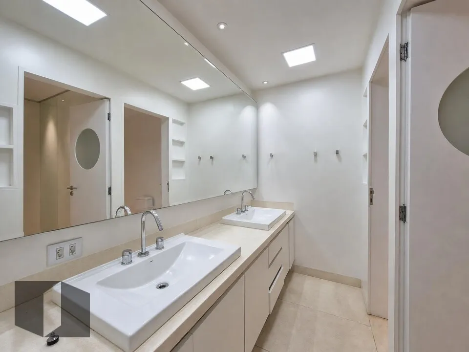 Apartment with air conditioning and 4 bedrooms — photo 13