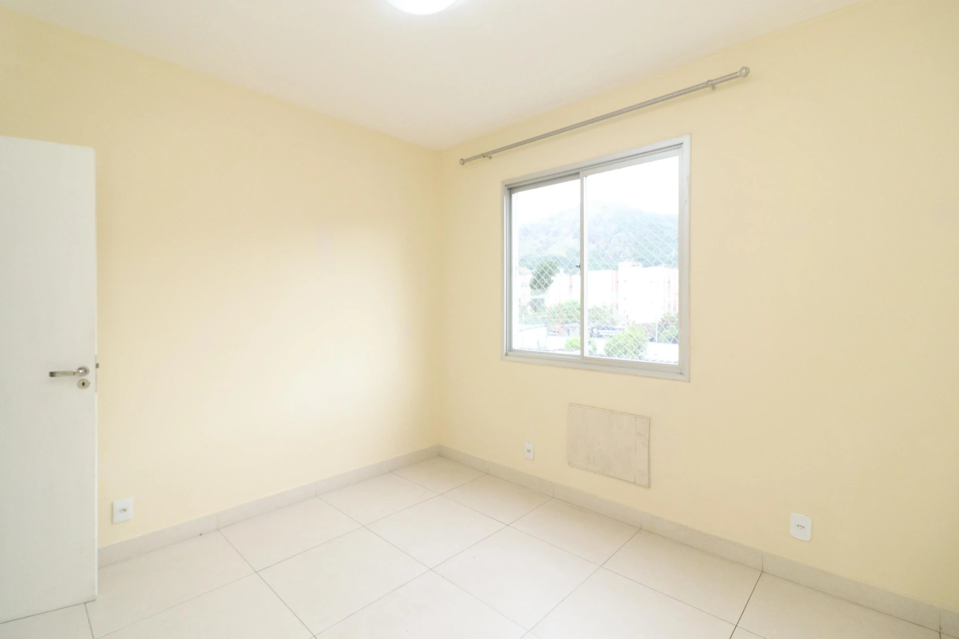 3-bedroom apartment with a mountain view — photo 16