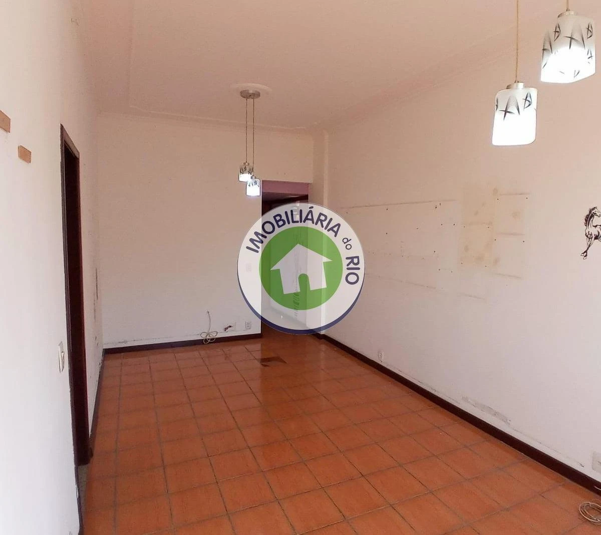 3-bedroom, 2-bath apartment with no parking space — photo 6
