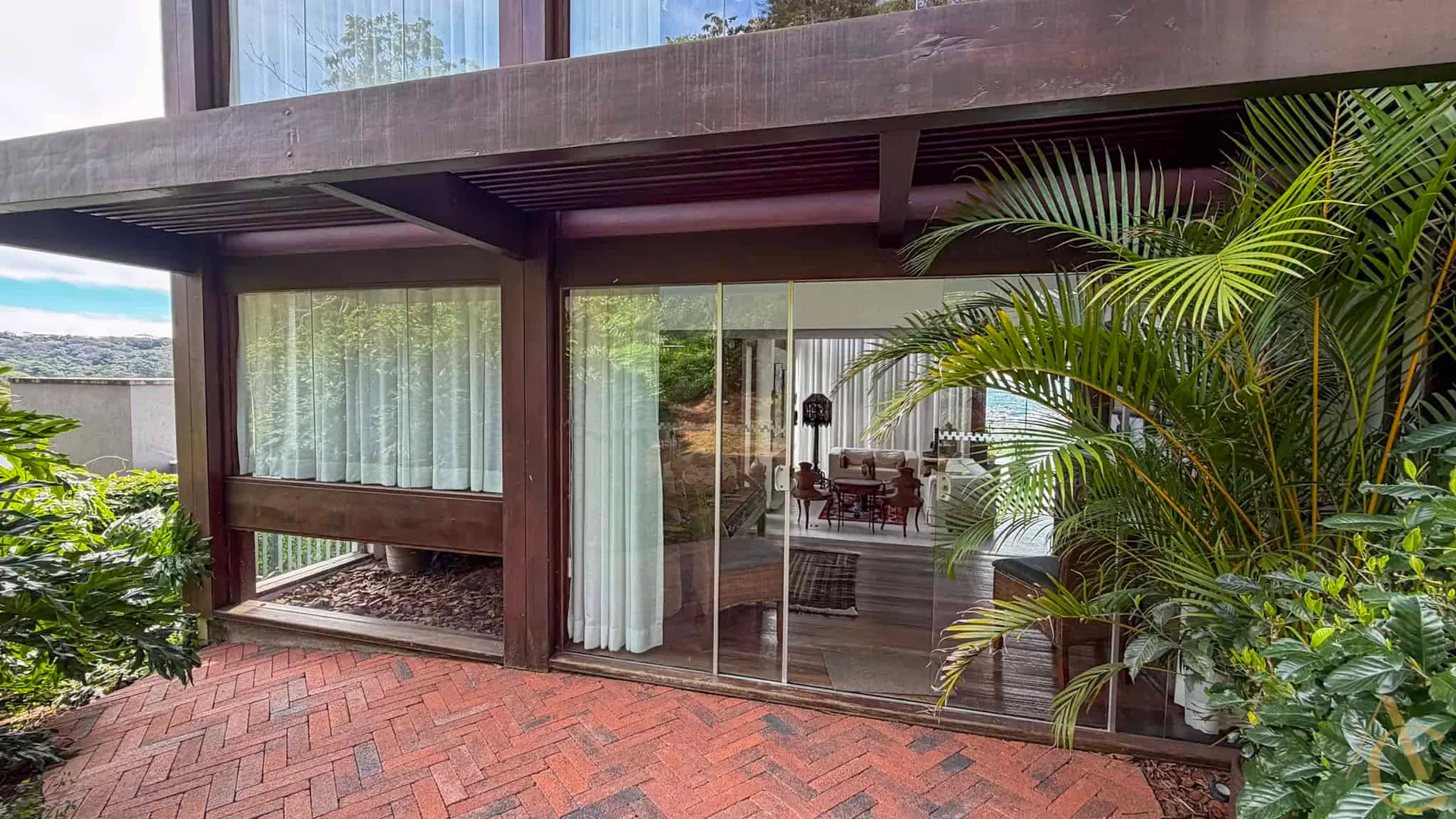 Furnished house, 689 m², with a grill on the balcony — photo 58
