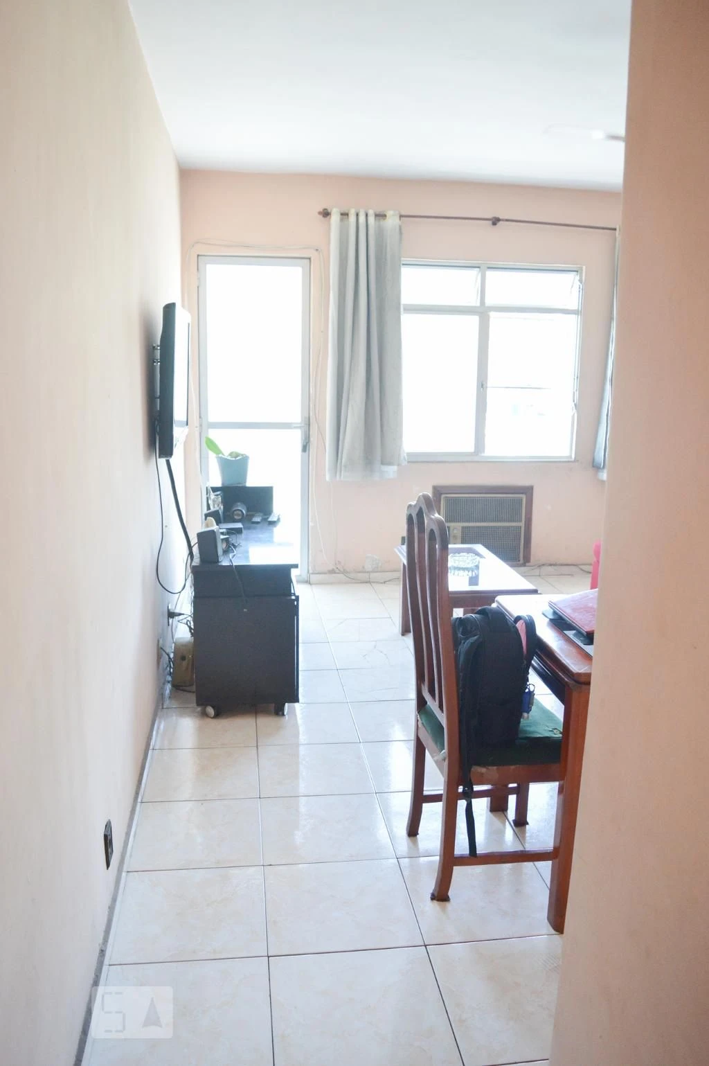 Furnished 2-bedroom apartment with private BBQ — photo 17