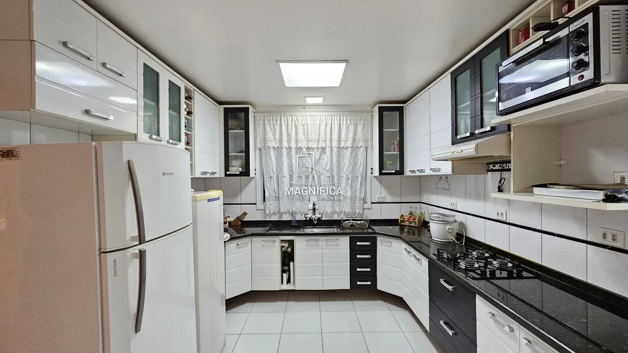 Unfurnished house with 3 en-suite bedrooms and 360 m² — photo 7
