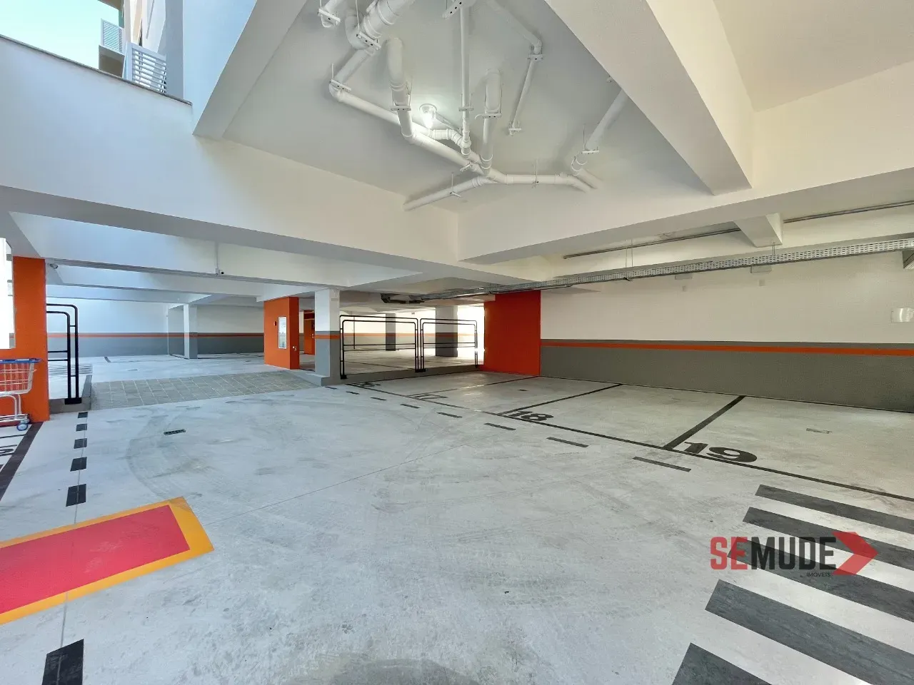 Furnished 1-bedroom apartment with a balcony grill — photo 32