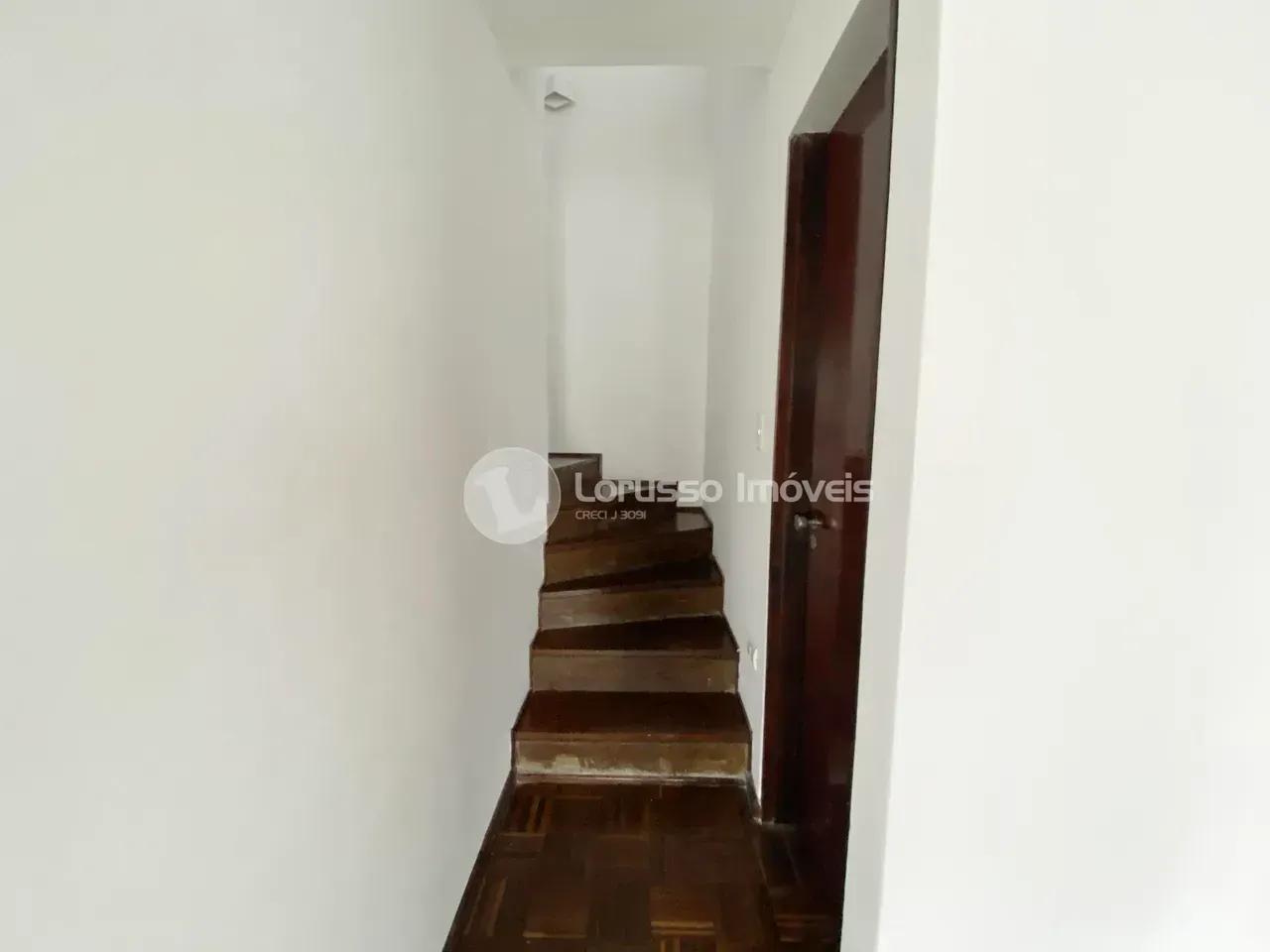 Bathtub in a 3-bedroom house, 190 m² — photo 15