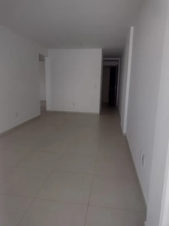 Unfurnished 2-bedroom apartment with compact kitchenette — photo 10
