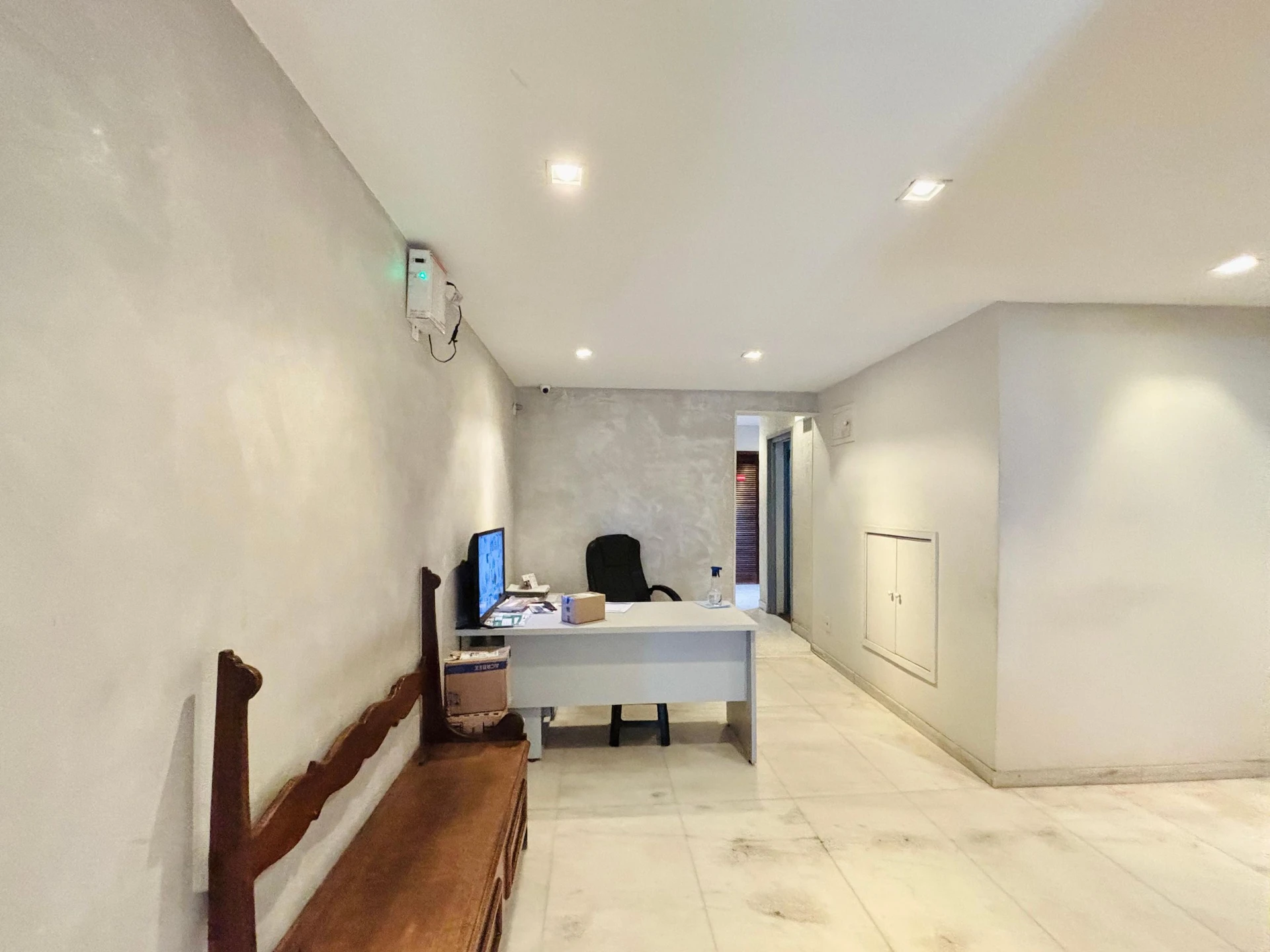 Furnished apartment with a glazed balcony and 3 bedrooms — photo 31