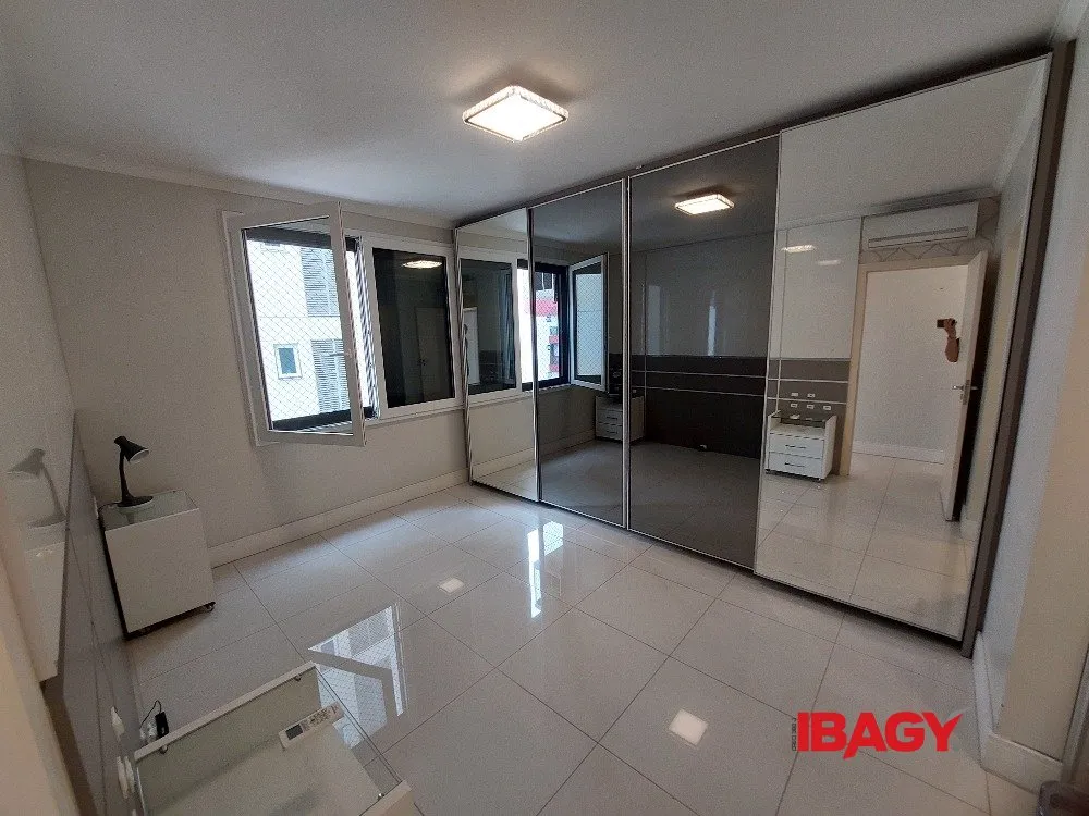 Furnished apartment, 146 m², with a home office — photo 3