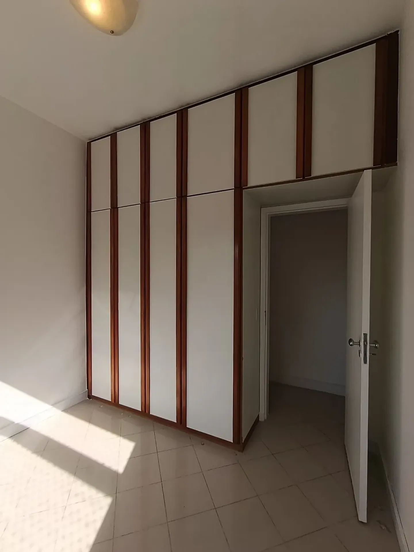 Unfurnished apartment with 3 bedrooms and 1 bathroom — photo 20