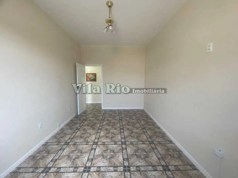 Apartamento sem mobília com 3 quartos e banheiro com box de vidro — photo 15