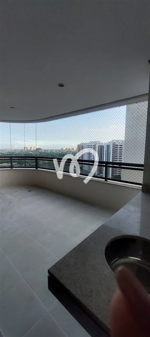 Apartamento com 4 quartos e cozinha fechada — photo 2