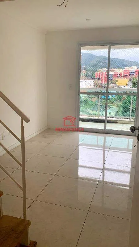 Unfurnished apartment with 3 bedrooms and open kitchen