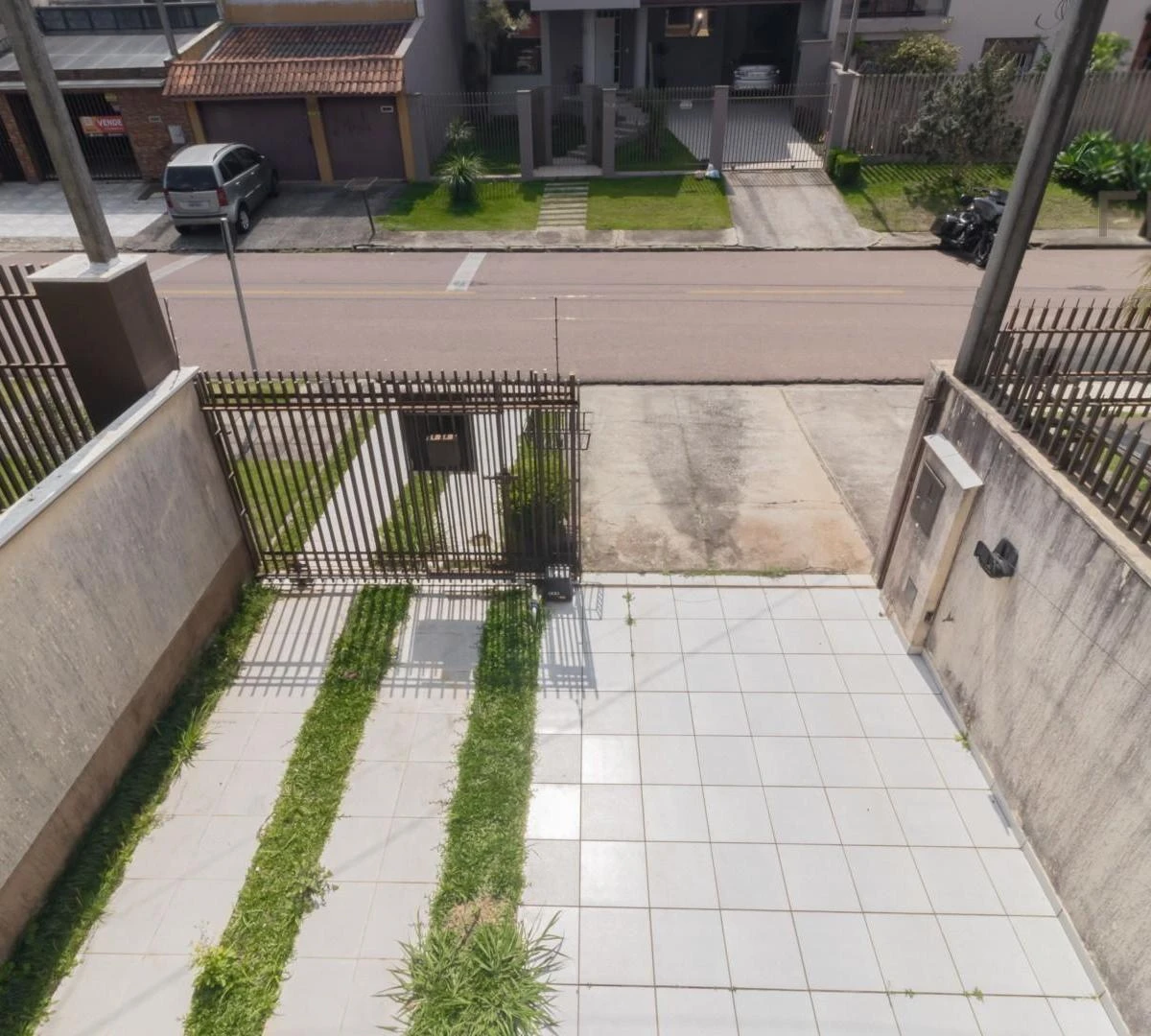 4-bedroom house with a bathtub in Curitiba — photo 45