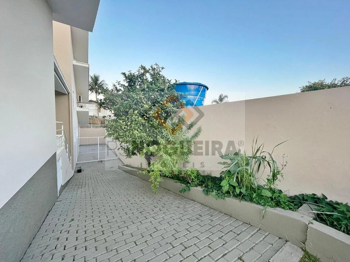 Furnished house, 317 m², with a bathtub