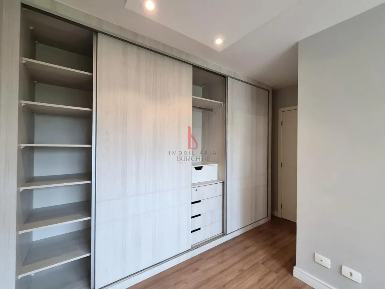 One-bedroom apartment in a building with a sauna — photo 32