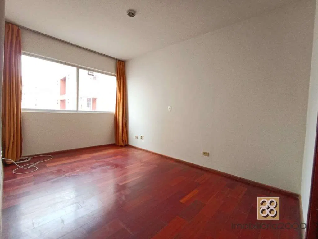 Wood or laminate floors in a 2-bedroom apartment, 67 m² — photo 10