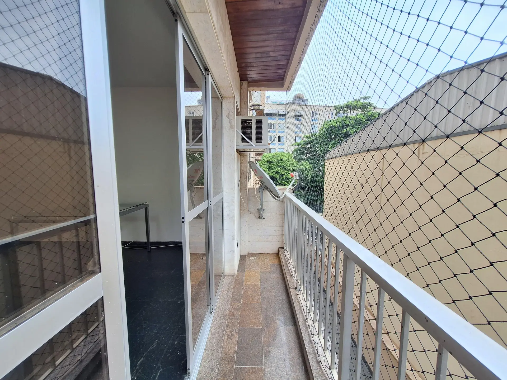 Apartamento de 75 m² com jacuzzi e varanda envidraçada — photo 20
