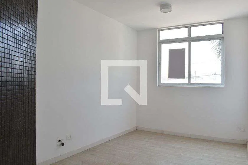 Unfurnished apartment with a closed kitchen and private garden