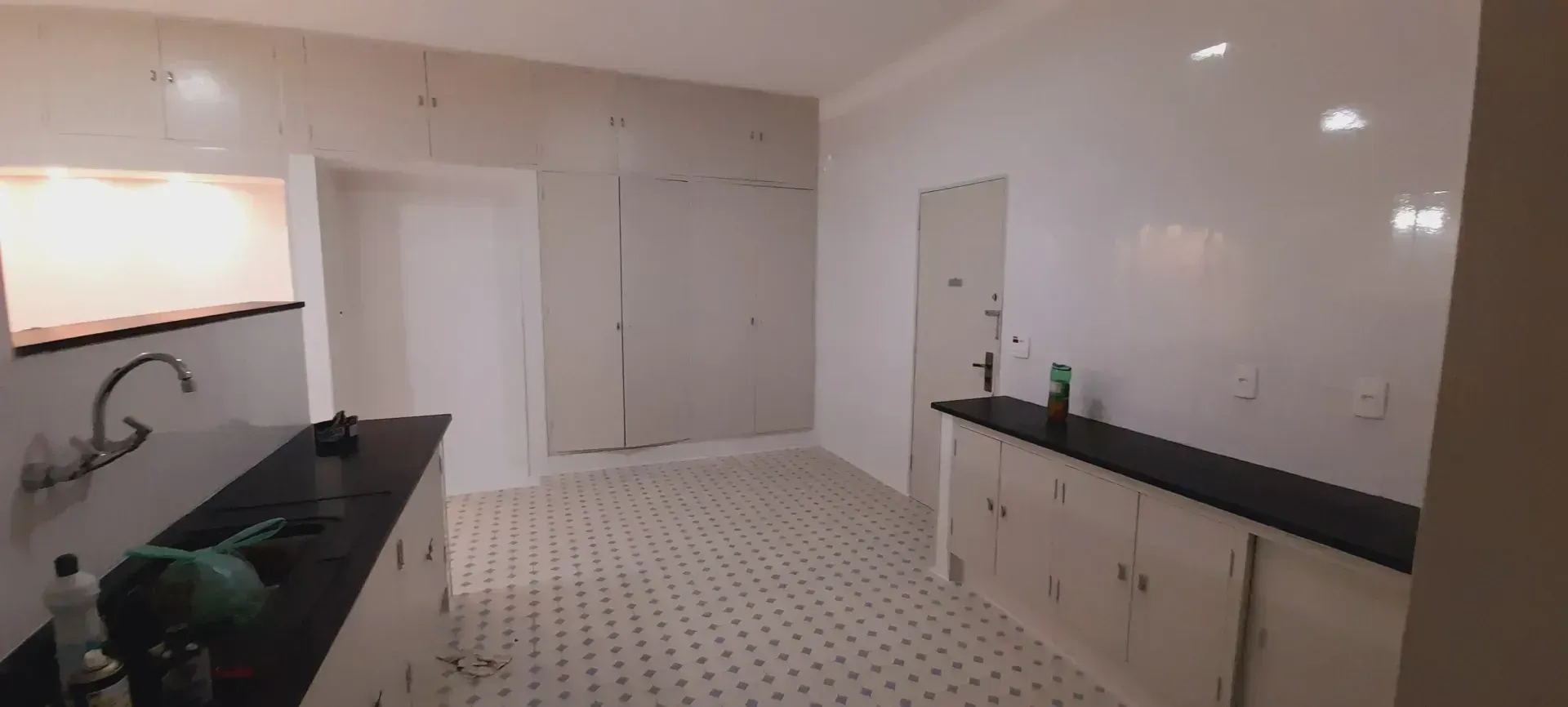 Unfurnished apartment with 4 bedrooms and 2 parking — photo 36