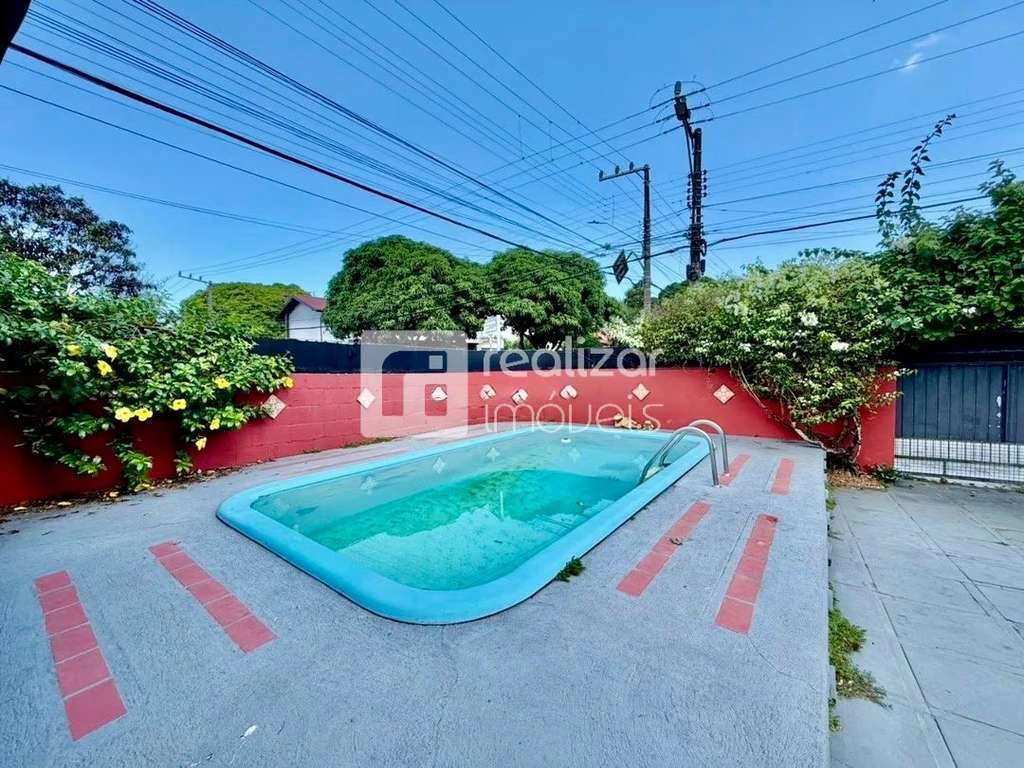 House with 4 bedrooms and a private BBQ area — photo 3