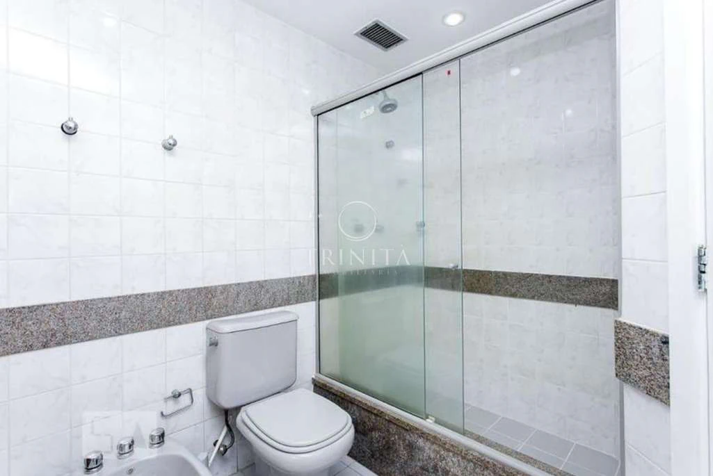 Duplex penthouse with 3 en-suite bedrooms and glass balcony — photo 39