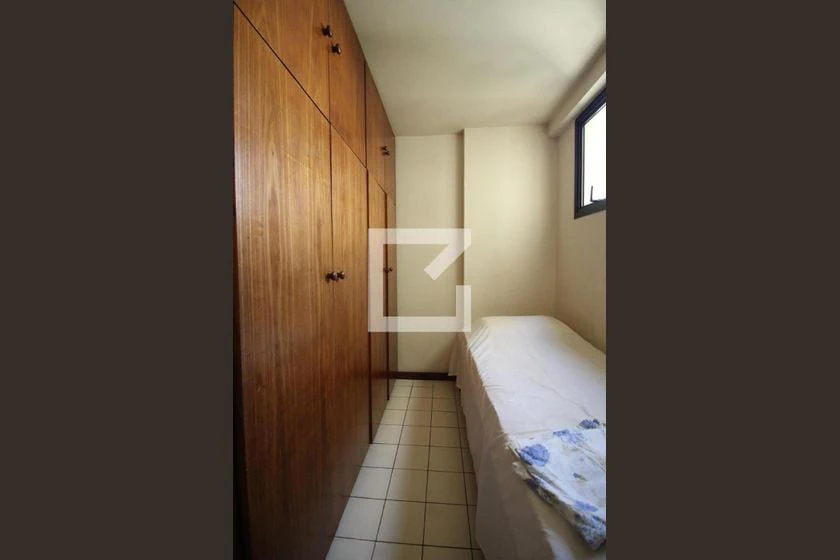 Glass-enclosed balcony in a 3-bedroom apartment, 122 m² — photo 28