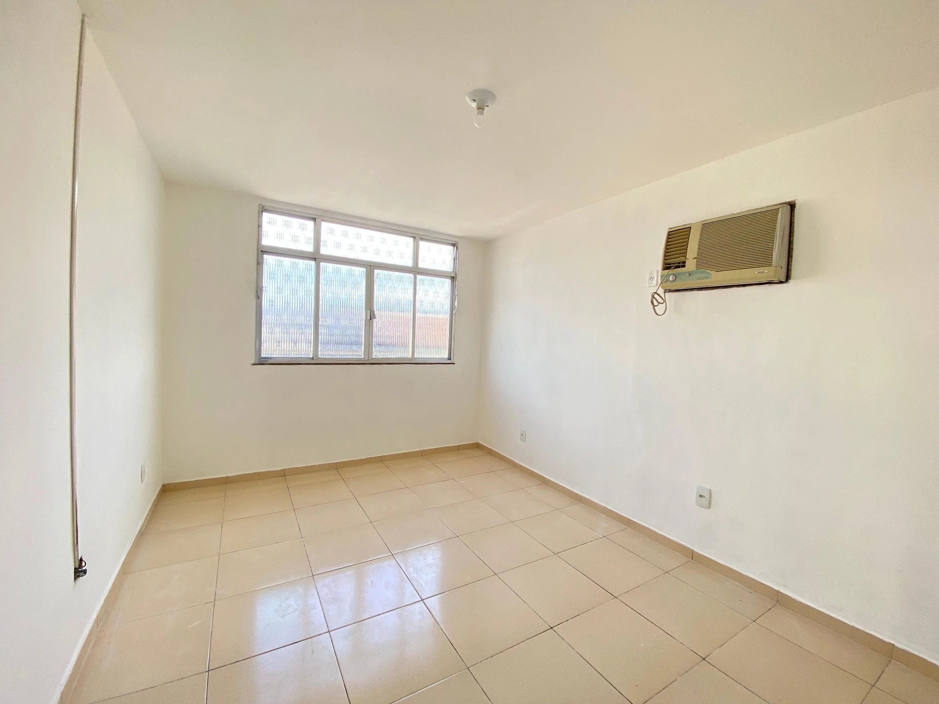 House with 2 bedrooms and a glass-enclosed shower — photo 19