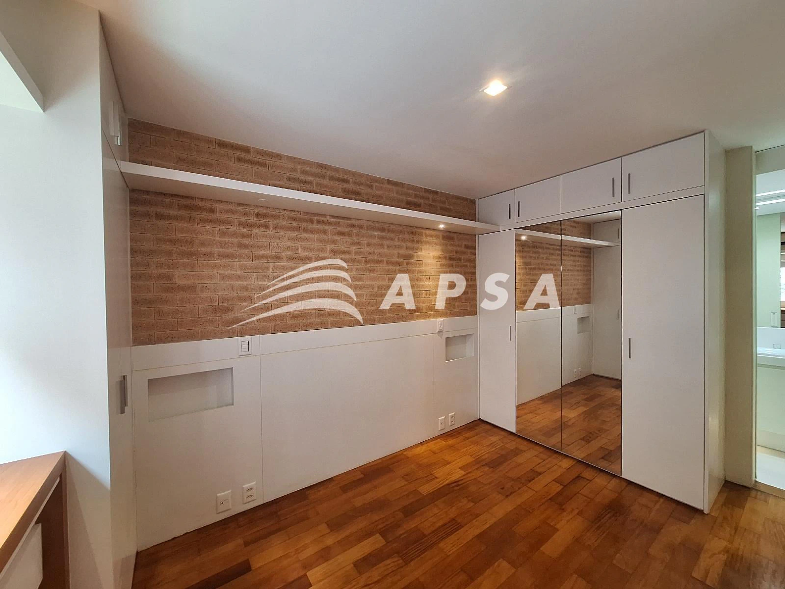 Balcony with a grill in a 2-bedroom apartment, 98 m² — photo 23