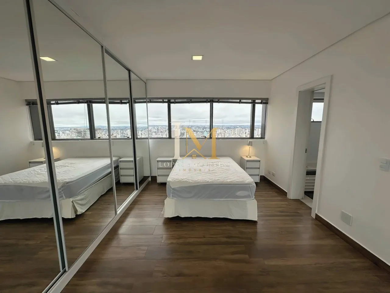One-bedroom apartment in a building with a gym — photo 3