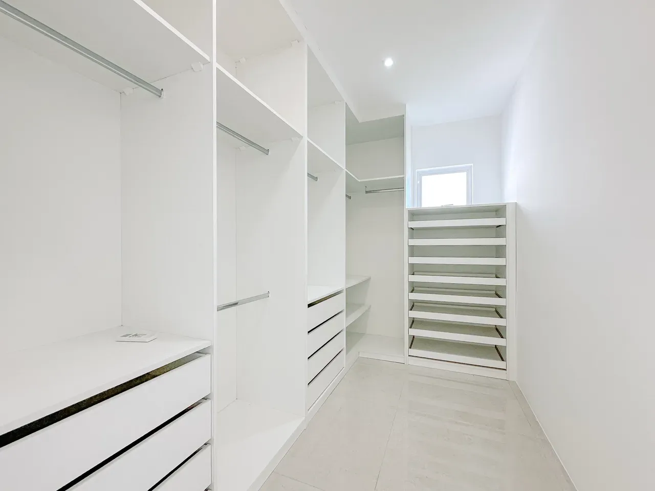 4-suite house with 6 bathrooms, 370 m² and 3 parking — photo 30