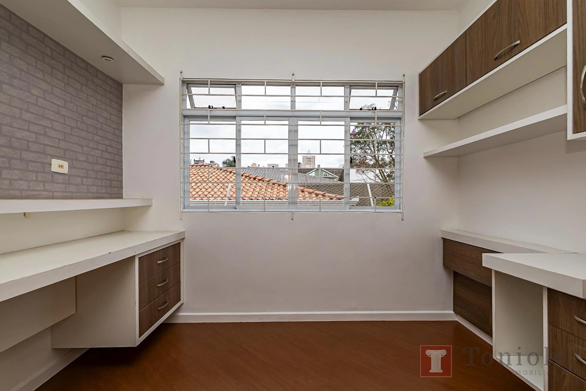 380 m² house with a bathtub and a walk-in closet — photo 22
