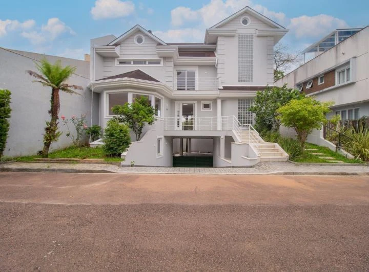 House with 4 en-suite bedrooms and balcony grill — photo 3