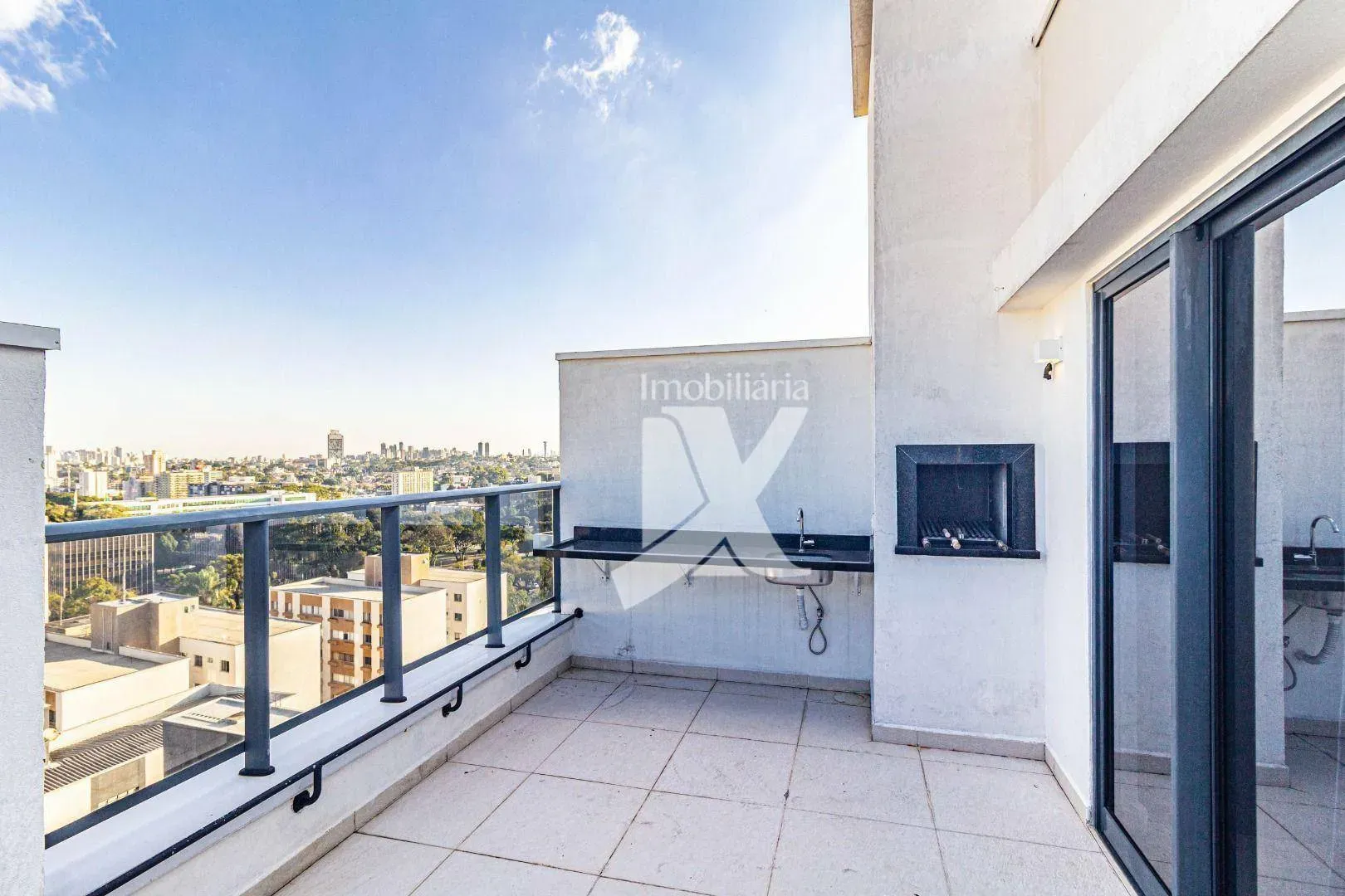 Furnished 2-bedroom apartment with open-plan kitchen — photo 25