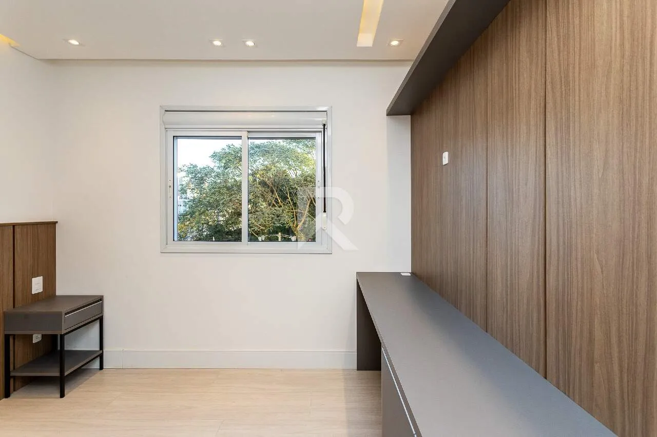 159 m² apartment with 4 bedrooms and a glassed-in balcony — photo 38