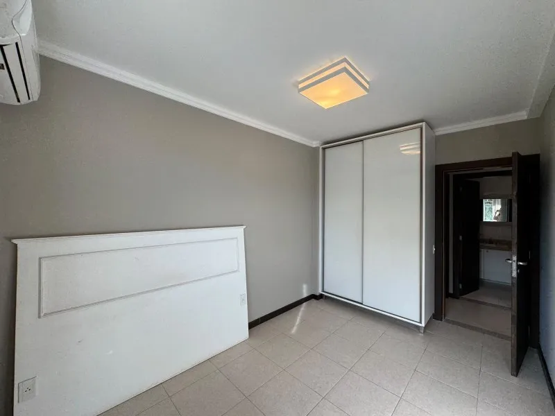 Furnished apartment, 124 m², with floor-to-ceiling windows — photo 14
