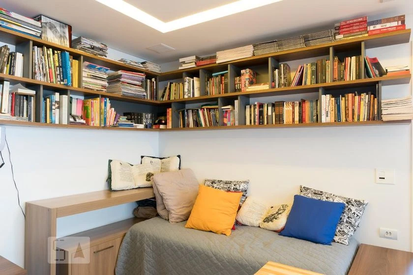 Furnished 1-bedroom apartment with open kitchen and balcony — photo 5