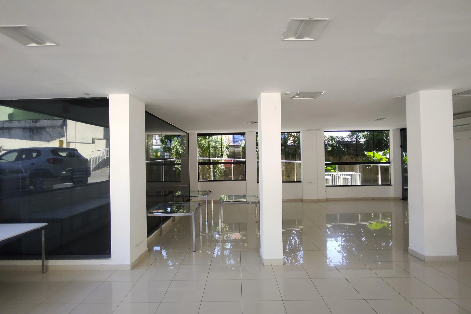 2-bedroom apartment in a building with a gym — photo 59