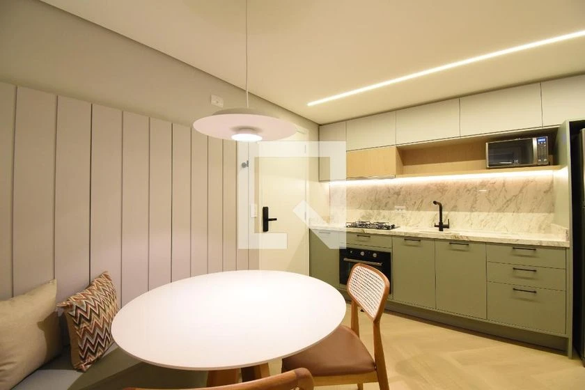 Furnished 1-bedroom apartment with open-plan gas kitchen — photo 3