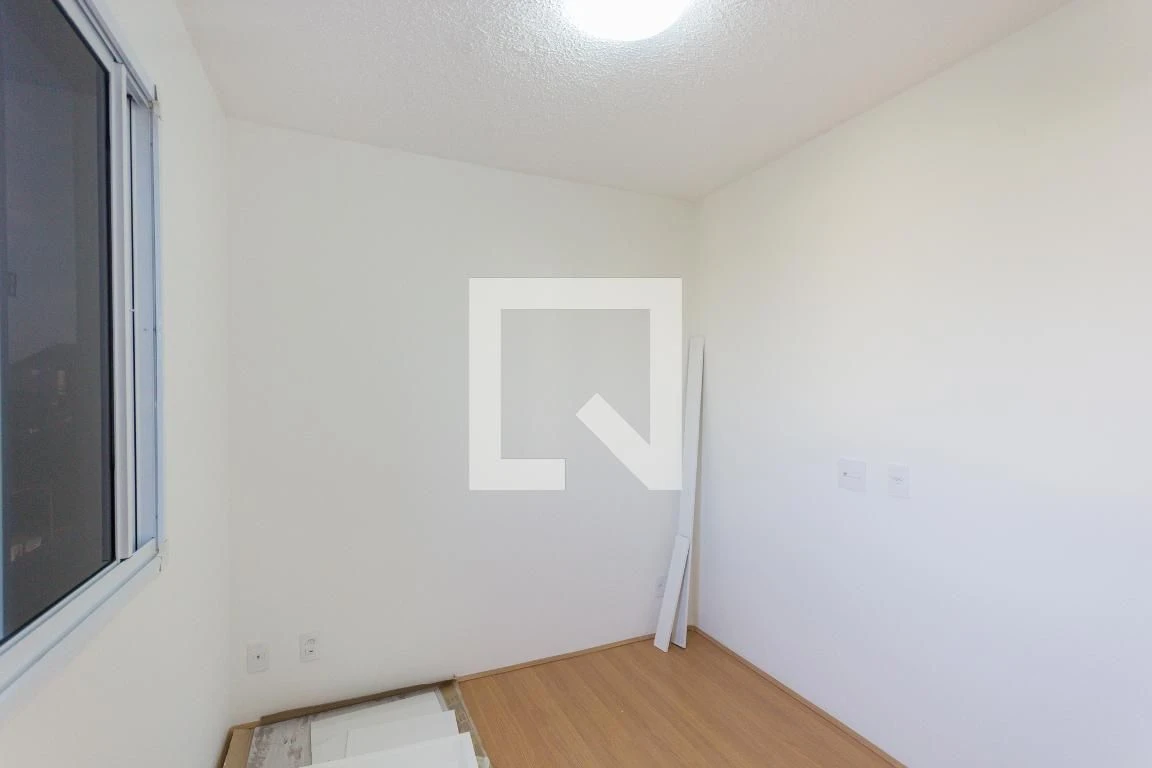 2-bedroom apartment with open-plan kitchen and living room — photo 32